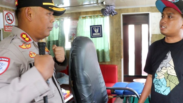 Kapolres Simalungun AKBP Marganda Aritonang, SH, SIK, MM Cek Langsung Kelayakan Kapal Penyeberangan di Pelabuhan Tigaras