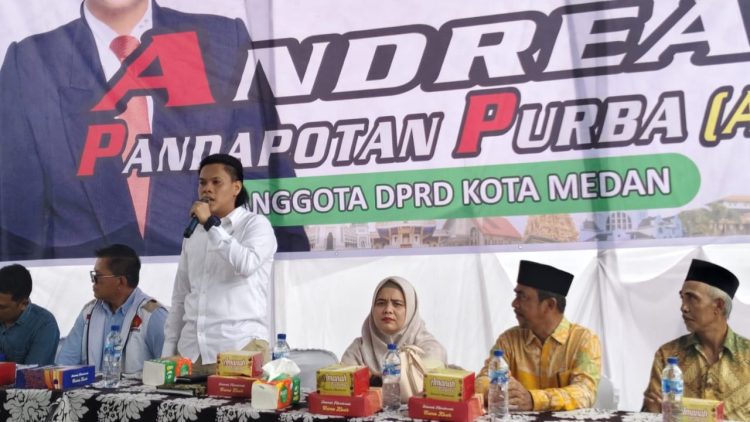 Anggota DPRD Fraksi Partai Gerindra Kota Medan Andreas Pandapotan Purba saat reses di Jalan Satu, Lingkungan 12, Kelurahan Pulo Brayan Bengkel Baru, Kecamatan Medan Timur. (Foto Ist
-'