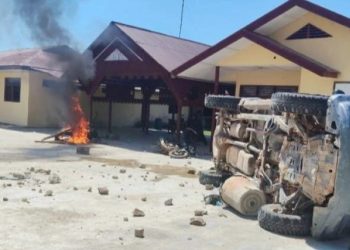 Kantor Polsek Muara Batang Gadis yang dibakar massa. (Foto Ist)