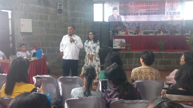 Anggota DPRD Medan, Binsar Simarmata saat Reses IV Tahun Sidang 2024-2025 di Aula Gereja Katolik Santo Fransiskus Asisi, Jalan Bunga Ester, Kelurahan Padang Bulan Selayang II, Kecamatan Medan Selayang, Medan (Foto Ist)