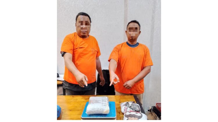 2 kurir sabu dengan barang bukti 2,7 kg sabu yang ditangkap Polda Sumut. (Foto Ist)