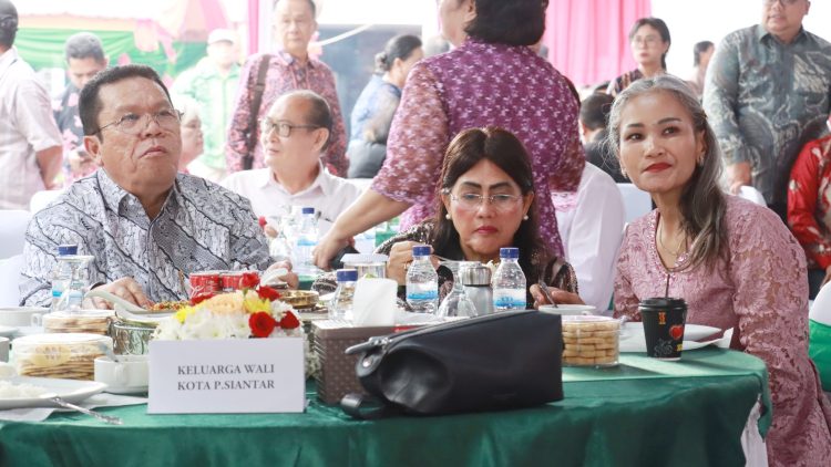 Kapolres Pematangsiantar AKBP Sah Udur T.M. Sitinjak SH. SIK. MH hadiri Open House di Rumdis Walikota Pematangsiantar