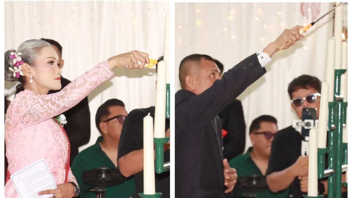 Kapolres Pematangsiantar AKBP Sah Udur T.M. Sitinjak SH. SIK. MH, Kasat Samapta  Ketua Panitia Natal AKP Mariduk Tambunan SH. MH saat penyalaan lilin