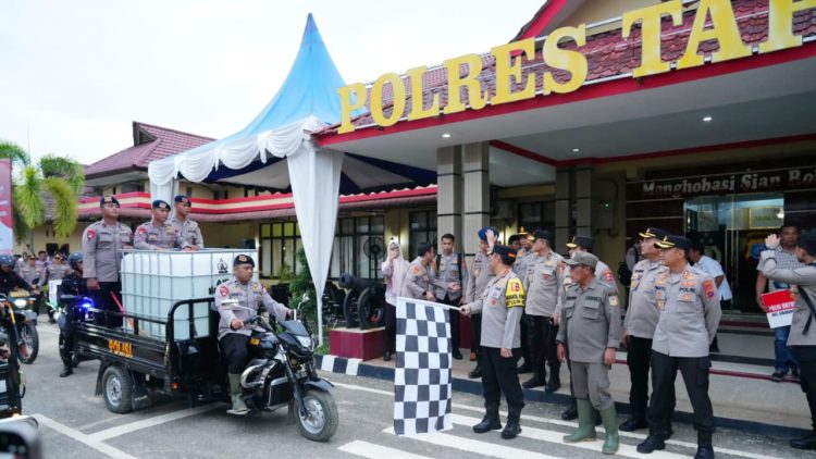 Wakapolri Komjen Pol Dedi Prasetyo kunjungan kerja peninjauan penanganan pascabencana ke Kabupaten Tapteng. (Foto Ist)