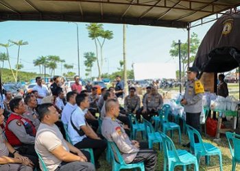 Wakapolda Sumut, Brigjen Pol Rony Samtana saat menyapa personil Polri di Medan Utara. (Foto Ist)