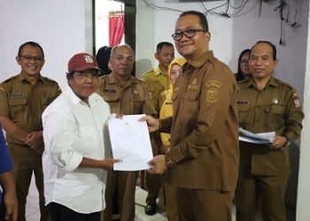 Wakil Wali Kota Tanjungbalai Muhammad Fadly Abdina Serahkan Sertifikat Halal Bagi Asosiasi Pedagang Food Court Jalan Bachtiar Chusa