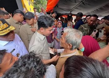 Wakil Presiden ( Wapres) Gibran Rakabuming Raka mengunjungi korban banjir bandang di Desa Garoga, Kecamatan Batang Toru, Tapanuli Selatan (Foto Ist)