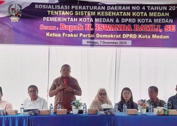 Anggota DPRD Kota Medan, Iswanda Ramli saat menggelar Sosialisasi Perda Kota Medan No 4 Tahun 2012 tentang Sistem Kesehatan. (Foto Ist)