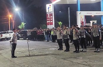 Kapolrestabes Medan, Kombes Pol Dr. Jean Calvijn Simanjuntak memimpin Apel Kegiatan Rutin yang Ditingkatkan (KRYD) di halaman SPBU Jalan Jamin Ginting wilayah Polsek Pancur Batu, Sabtu (Foto Ist)