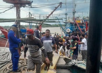 Jenajah korban Harwinsyah Simanjuntak saat dievakuasi dari TKP