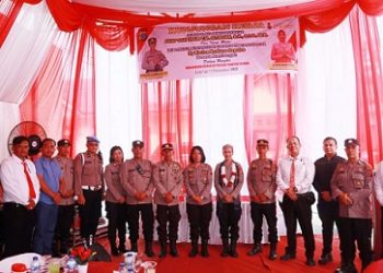 Kapolres Pematangsiantar AKBP Sah Udur T.M. Sitinjak SH. SIK. MH photo bersama Kapolsek Siantar utara AKP Jahrona Sinaga, jajaran Kanit dan personil saat kunjungan kerja