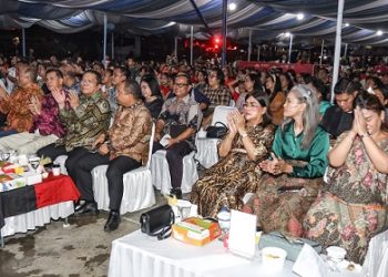 Wali Kota Pematangsiantar Wesly Silalahi SH MKn dan Kapolres Pematangsiantar AKBP Sah Udur T.M, Sitinjak SH. SIK. MH menghadiri kegiatan Bagak Marnatal Tahun 2025