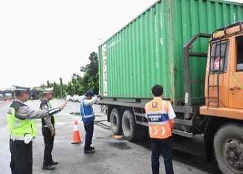 Polda Sumut memberlakukan pembatasan operasional angkutan barang di sejumlah ruas jalan utama wilayah Sumatera Utara. (Foto Ist)