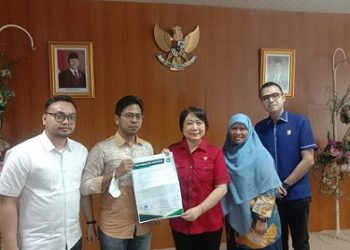 Ketua Pansus Ranperda KTR DPRD Medan, Dr Dra Lily MBA MH didampingi Anggota Sri Rezeki serta Ketua Bapemperda Afif Abdillah saat menerima kunjungan dari Ketua APPSI Muhammad Siddiq di ruang Bamus (Foto Ist)