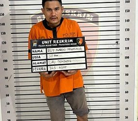 Pelaku pencurian di cafe yang ditangkap personel Polsek Medan Timur. (Foto Ist)