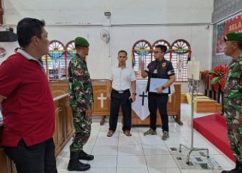 Kanit Jatanras Iptu Ivan Rony Purba melakukan patroli dan sterilisasi di Gereja HKBP Perumnas Batu Onom
