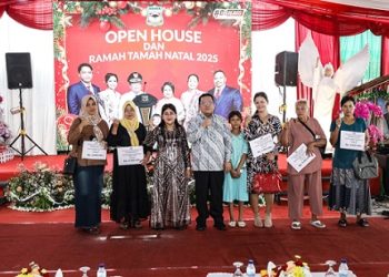 Wali Kota Wesly Silalahi SH MKn bersama keluarga mengadakan Open House dan Ramah tamah Natal 2025 di rumah dinas wali kota