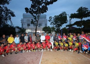 Wakil Wali Kota Tanjungbalai, Muhammad Fadly Abdima resmi menutup Turnamen Bola Voli PBVSI antar Klub,