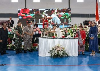 Wali Kota Pematangsiantar Wesly Silalahi SH MKn dan Kapolres Pematangsiantar AKBP SAH Udur T.M. Sitinjak SH. SIK, MH menghadiri acara Perayaan Natal Oikoumene Kota Pematangsiantar Tahun 2025, di GOR Lantai 4 Suzuya Merdeka Mall