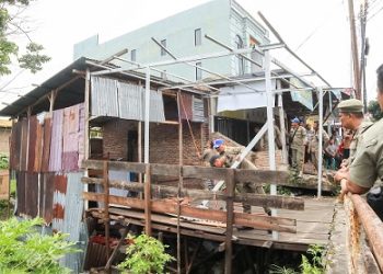 Pemko Pematangsiantar Bongkar Bangunan Liar di DAS Depan Masjid Taqwa Jalan Jawa