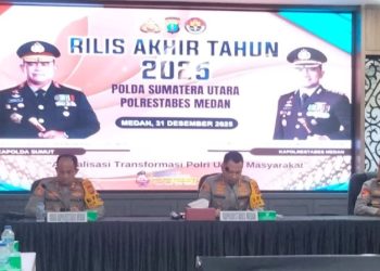 Kapolrestabes Medan, Kombes Pol Dr Jean Calvijn Simanjuntak, SIK, MH saat menggelar Rilis Akhir Tahun 2025 di Aula Patriatama Mapolrestabes Medan. (Foto Ist)