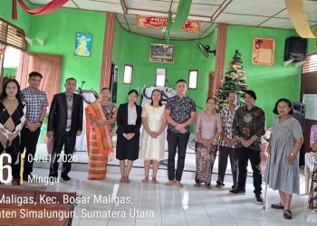 Kapolsek Bosar Maligas, IPTU Sonni G Silalahi, SH mengikuti ibadah bersama warga Jemaat di GKPI