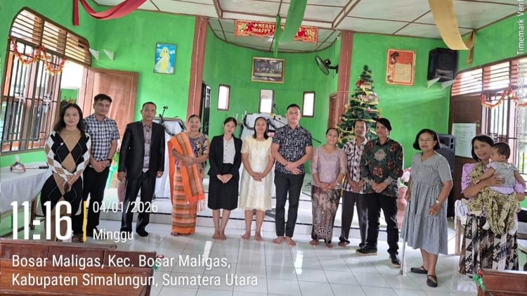 Kapolsek Bosar Maligas, IPTU Sonni G Silalahi, SH mengikuti ibadah bersama warga Jemaat di GKPI