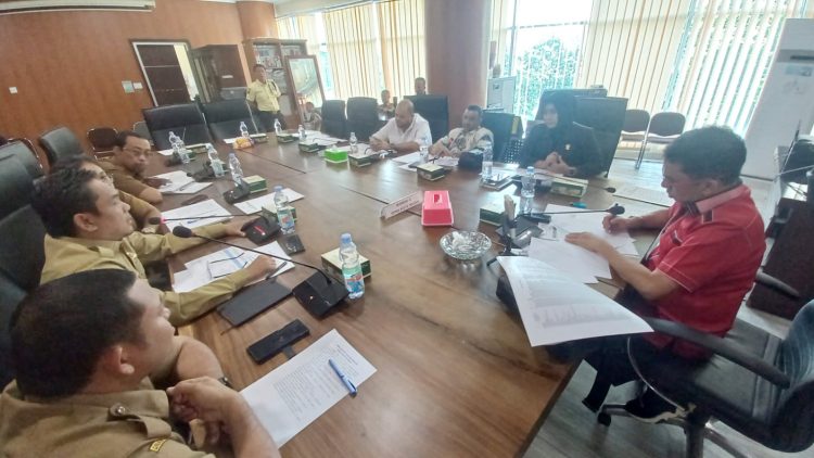 Ketua Komisi 4 DPRD Medan Paul Mei Anton Simanjuntak SH pimpin rapat evaluasi dengan Dinas Perkimcikataru Kota Medan