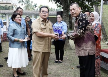 Wali Kota Pematangsiantar Wesly Silalahi SH MKn hadiri acara Syukuran Tahun Baru 2026, dirangkai pelepasan Purna Bakti Pegawai Perumda Air Minum Tirta Uli.