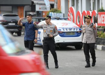 Kapolrestabes Medan Kombes Pol Dr. Jean Calvijn Simanjuntak bersama Kasat Lantas AKBP I Made Parwita, S.H. S.I.K, M.Si, Kapolsek Medan Baru Kompol Hendrik F. Aritonang, S.I.K. M.H dan Kasat Intelkam Kompol Lengkap Suherman Siregar, S.H. MH pengaturan lalu lintas di kawasan Jalan Gatot Subroto (Foto Ist)