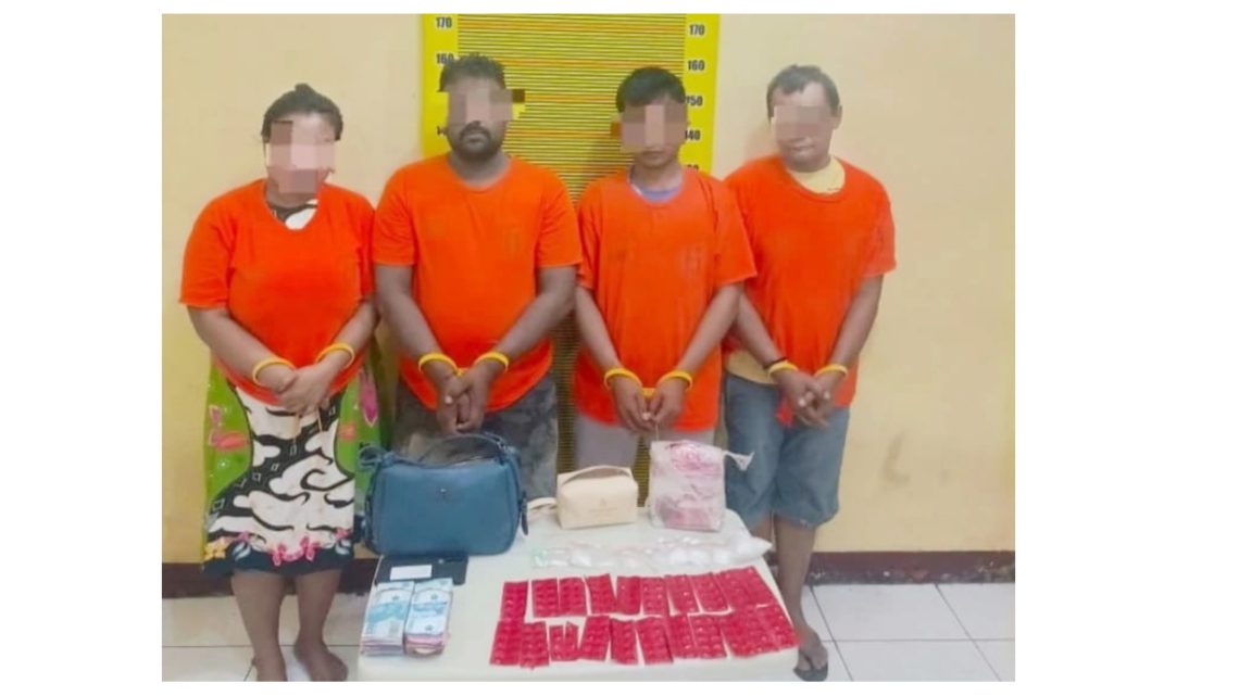 Empat pelaku diduga jaringan peredaran narkoba di kawasan padat penduduk Jalan Brigjen Katamso Gang Lampu 1 yang ditangkap Tim Direktorat Reserse Narkoba Polda Sumut. (Foto Ist)