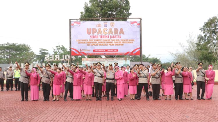 Kapolres Simalungun AKBP Marganda Aritonang Pimpin Sertijab 2 Kasat dan 6 Kapolsek