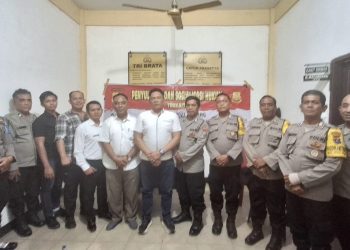 Personil Polsek Sianțar Utara photo bersama Kasubsi Bankum Sikum IPTU M.P Simanjuntak SH dan Tim usai sosialiasi