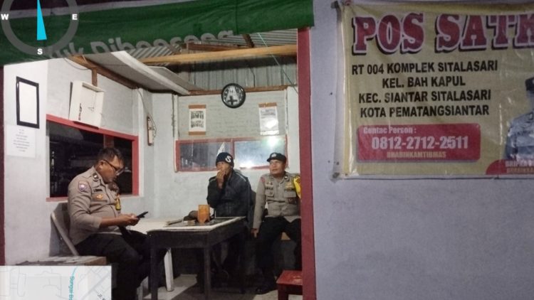 Bhabinkamtibmas Polsek Siantar Martoba Laksanakan Saling di Pos Kamling Jalan Sitalasari