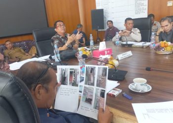 Ketua Komisi 4 DPRD Medan, Paul Mei Anton Simanjuntak saat memimpin RDP terkait bangunan di Jalan Brigjen Zein Hamid Lingkungan VII samping Gg Dermawan, Kelurahan Titi Kuning, Kecamatan Medan Johor. (Foto Ist)