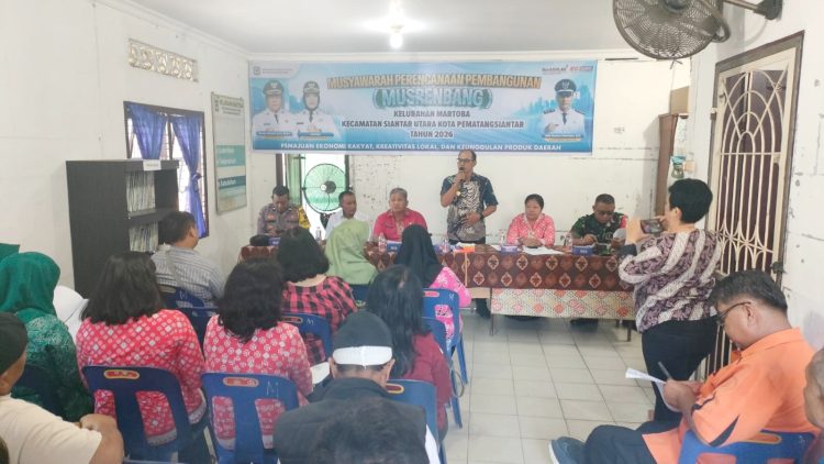 Bhabinkamtibmas Kelurahan Martoba Aipda M. Nurday menghadiri kegiatan Musrenbang Kelurahan Martoba Tahun 2026