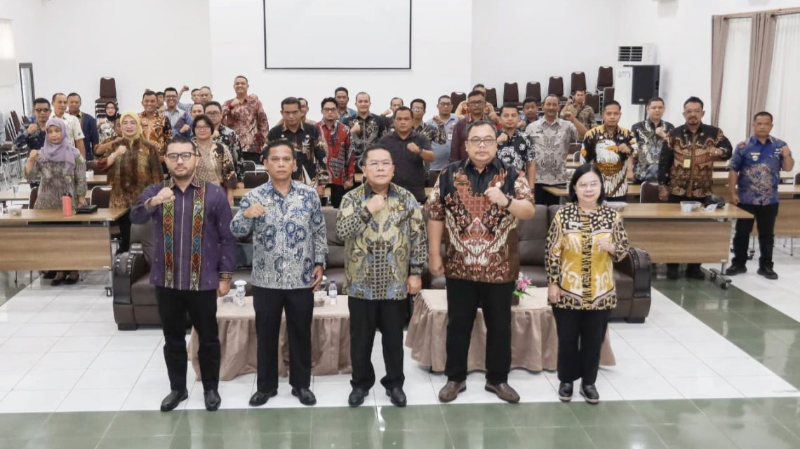 Wali Kota Pematangsiantar Wesly Silalahi SH MKn bersama Sekda Junaedi Antonius Sitanggang SSTP MSi dan para pimpinan perangkat daerah serta camat Penandatanganan Dokumen Perjanjian Kinerja Pimpinan Perangkat Daerah di Lingkungan Pemko Pematangsiantar Tahun 2026.