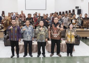 Wali Kota Pematangsiantar Wesly Silalahi SH MKn bersama Sekda Junaedi Antonius Sitanggang SSTP MSi dan para pimpinan perangkat daerah serta camat Penandatanganan Dokumen Perjanjian Kinerja Pimpinan Perangkat Daerah di Lingkungan Pemko Pematangsiantar Tahun 2026.