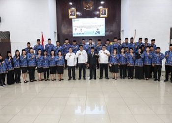 Sekda Junaedi Antonius Sitanggang SSTP MSi atas nama Wali Kota Pematangsiantar Wesly Silalahi SH MKn melantik dan mengambil sumpah/janji 39 Pejabat Fungsional