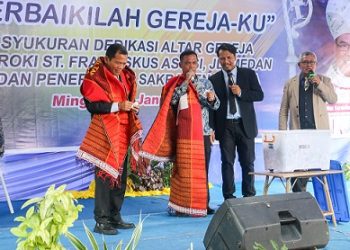Wali Kota Pematangsiantar Wesly Silalahi SH MKn diwakili Sekda Junaedi Antonius Sitanggang SSTP MSi menghadiri acara Syukuran Dedikasi Altar Gereja Paroki St Fransiskus Asisi Jalan Medan, dan Penerimaan Sakramen Krisma