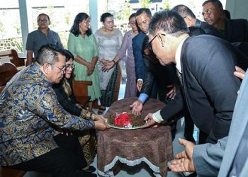 Wali Kota Pematangsiantar Wesly Silalahi SH MKn dan Ketua TP PKK Ny Liswati Wesly Silalahi menghadiri acara Ibadah Syukuran Memasuki Tahun Baru dan Ramah Tamah GKPS Resort Siantar 1