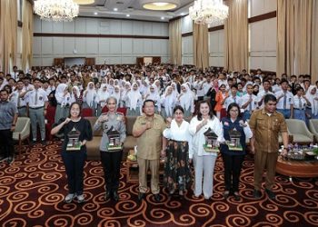 Walikota Pematangsiantar Wesly Silalahi, Kapolres Pematangsiantar AKBP Sah Udur T.M. Sitinjak SH. SIK. MH dan Ketua Komisi 3 DPRD Cindira BMus (HONS)  Seminar Generasi Muda Tanpa Narkoba