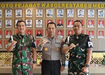 Kapolrestabes Medan, Kombes Pol Dr. Jean Calvijn Simanjuntak saat menerima kunjungan Dan Denpom I/5 Medan, Letkol CPM Atep Priatna, S.H., M.Tr.Mil. (Foto Ist)
