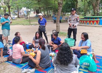 Personil Sat Binmas Polres Pematangsiantar Laksanakan Patroli Sambang Kamtibmas dan Silaturahmi dengan Komunitas Masyarakat