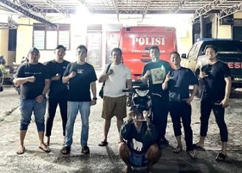 Pelaku Curanmor, HS diapit Kanit Jatanras IPDA Revano Barasa SH dan Tim Opsnal
