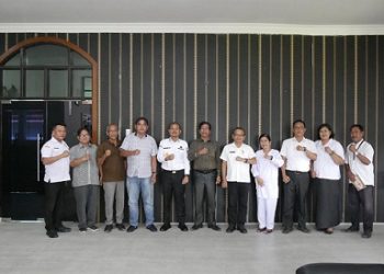Wali Kota Tanjungbalai, Mahyaruddin Salim didampingi Asisten Administrasi dan Umum, Walman Riadi P Girsang menerima audiensi Pengurus dan Panitia Bona Taon Parsadaan Pomparan Somba Debata (PPSD) Kota Tanjungbalai