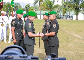 Danbrigif 7/Rimba Raya Kolonel Inf Dadang Armada Sari SIP pimpin sertijab Danyonif 122/TS dari Letkol Inf Wahidin Sobar kepada Letkol Inf Jati Yuli Ardiputra SE MM MHan