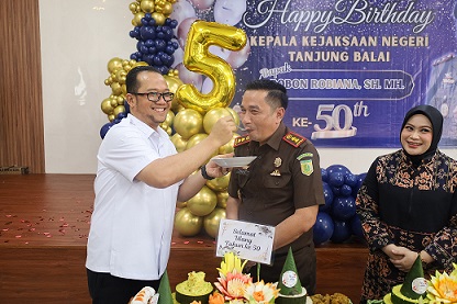 Wakil Wali Kota Tanjungbalai Muhammad Fadly Abdina Bersama Forkopimda Beri Surprise HUT ke 50 Kajari Bobon Robiana