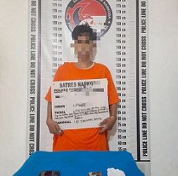 Pelaku MRA dan barang bukti diruangan Sat Resnarkoba Polres Pematangsiantar