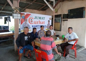 Bhabinkamtibmas Polsek Siantar Marihat Jumat Curhat Kamtibmas di Jalan Bahkora II Bawah